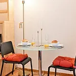 Elegant Bien Situe Votre Havre De Paix A Paris-Ii